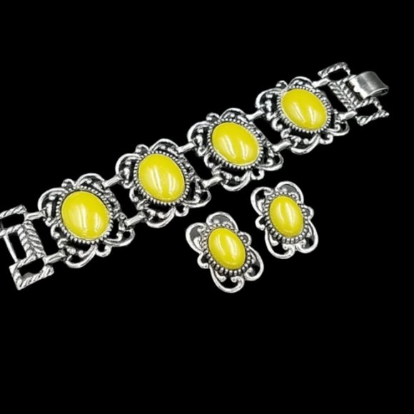 Vintage Chartreuse Lucite Victorian Revival Bracelet Earring Set - Picture 1 of 4